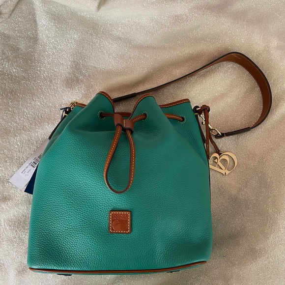 Dooney & Bourke Handbags - NWT D&B PEBBLE GRAIN DRAWSTRING BAG ✨✨